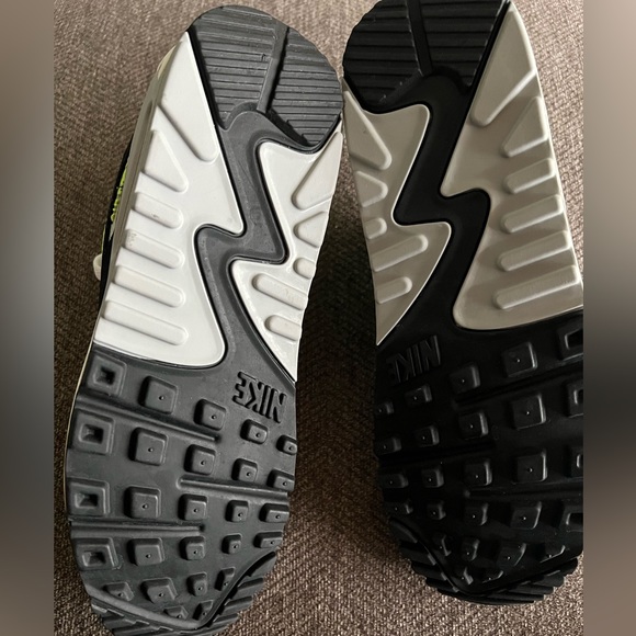 Nike Air Max 90 Essential White/Volt-Black-Wolf Grey - Picture 5 of 7